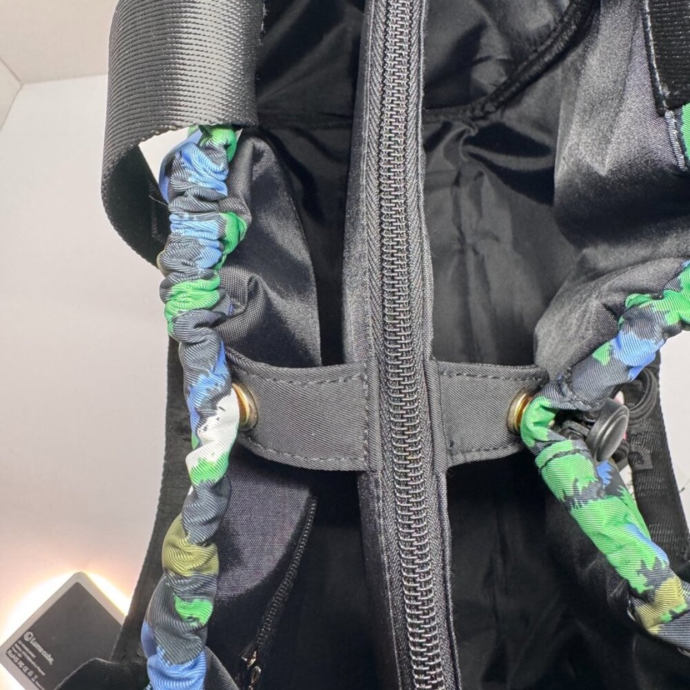 NWT Diane Von Furstenberg Laptop Bag Disco Zebra Green Fits most 14 inch laptops - Picture 14 of 16